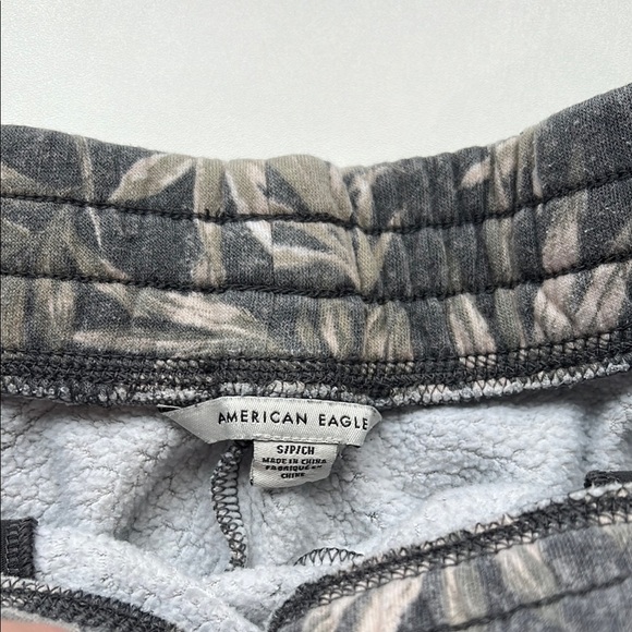 American Eagle Sweatsuit Set Tropical Print Sweatshirt and Shorts Set Small - Picture 6 of 6